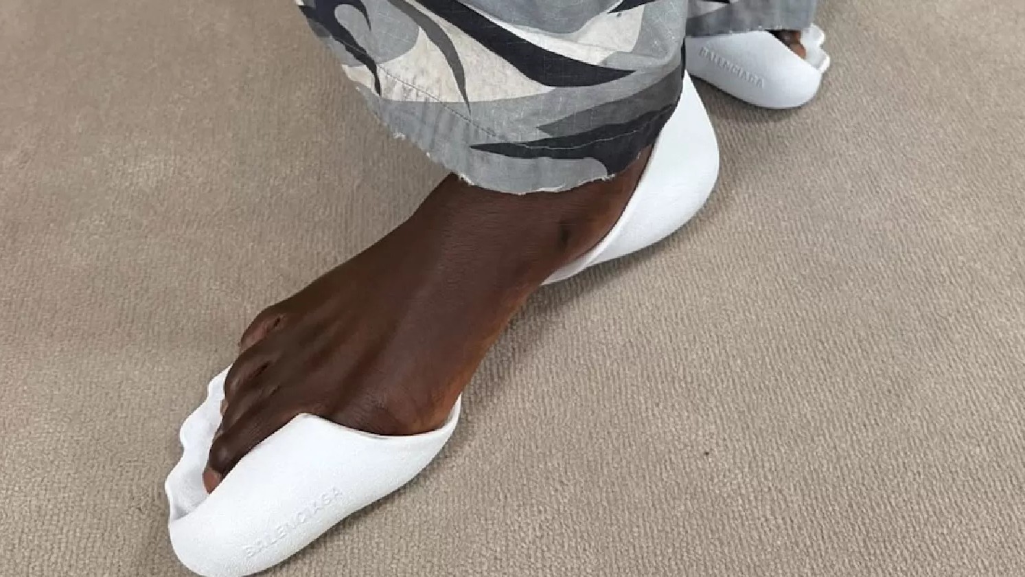 Je choisissais mes sandales pour le look depuis des années : la première fois que j'ai enfilé un modèle japonais minimalis...