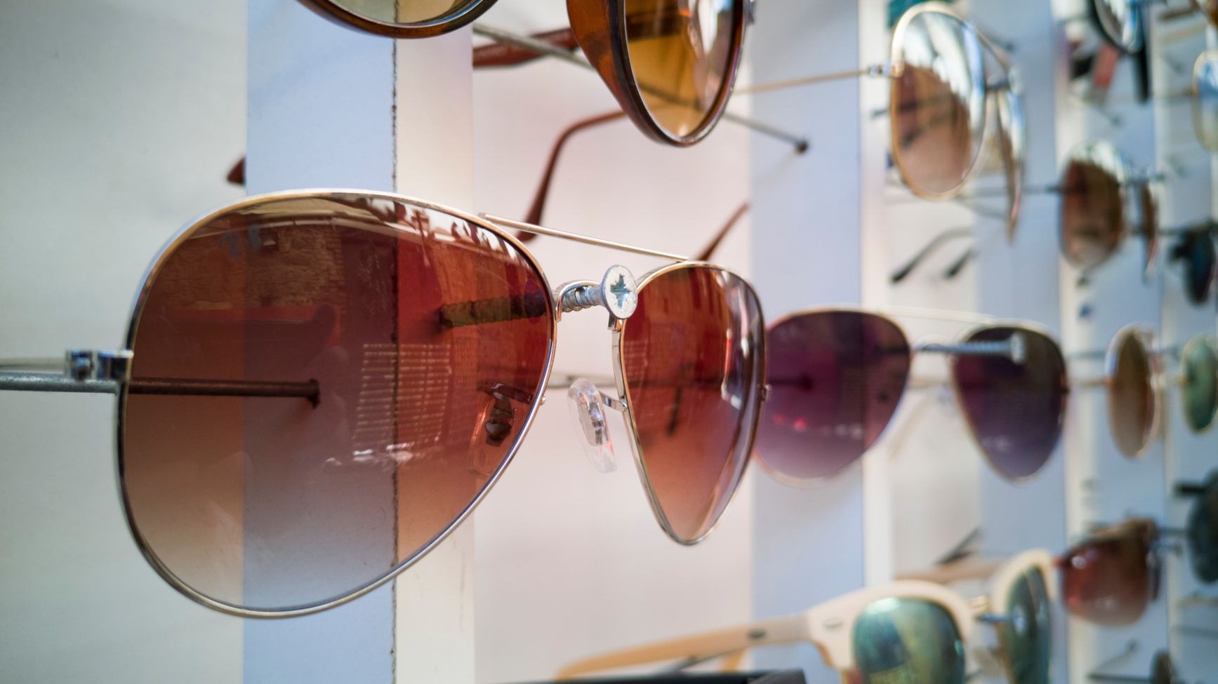 Je posais toujours mes lunettes de soleil verres contre la table : le jour où le traitement anti-reflet s'est rayé, j'ai c...