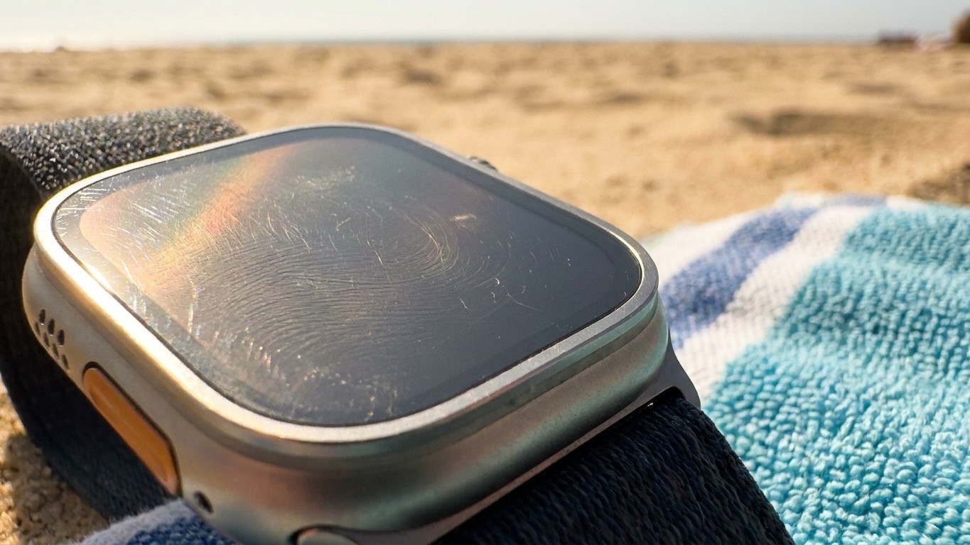 J'ai essuyé l'écran de ma montre connectée avec ma serviette de plage tout l'été : en la regardant au soleil en septembre,...