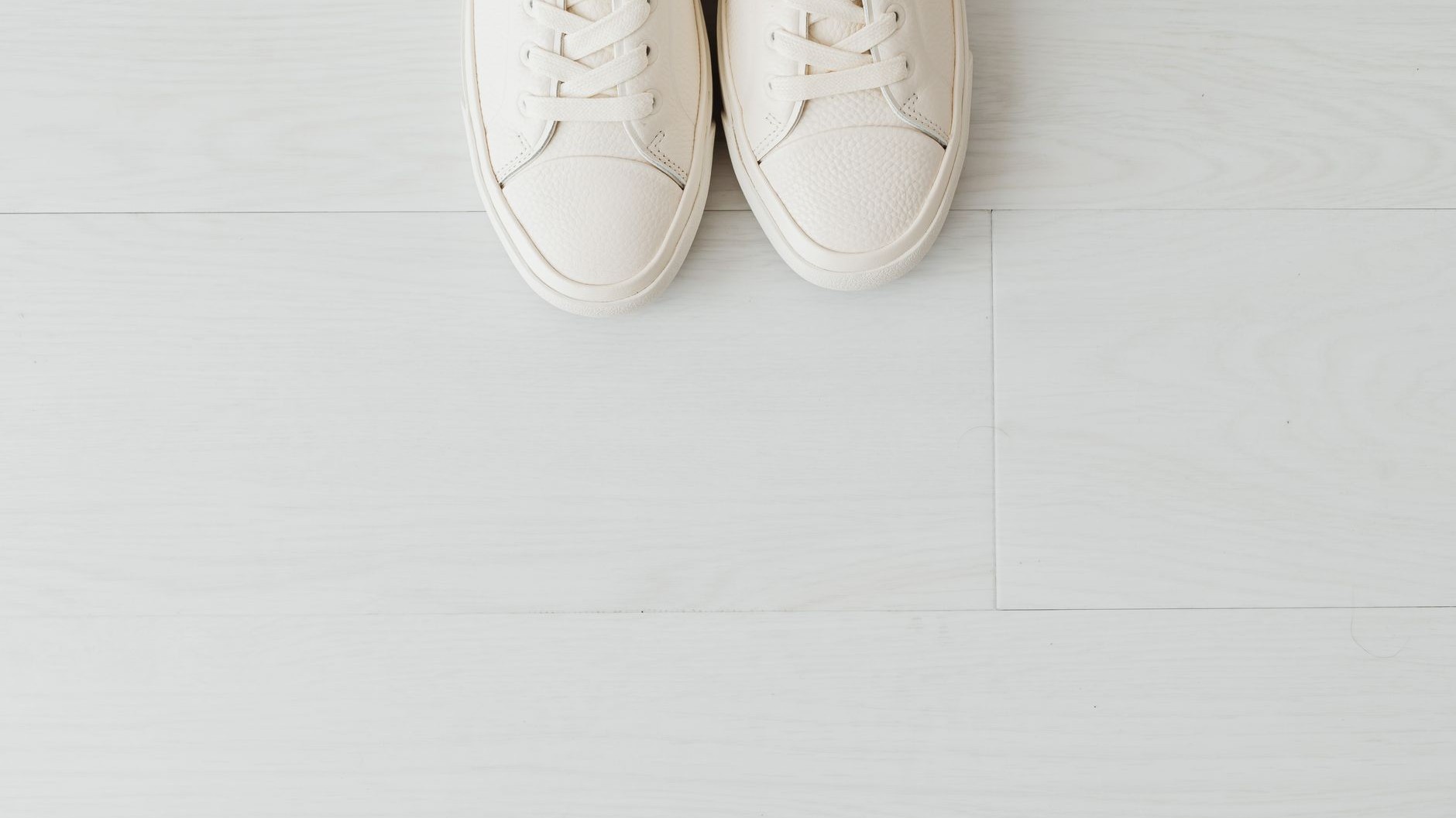 Je frottais mes baskets en cuir blanc avec des lingettes à l'alcool pour les garder impeccables : au bout de quelques port...