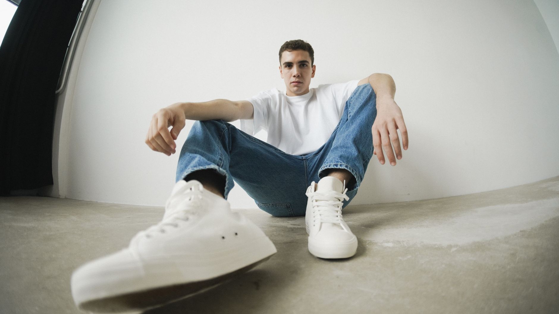 Jean homme 2026 : le droit reprend le pouvoir sur le skinny