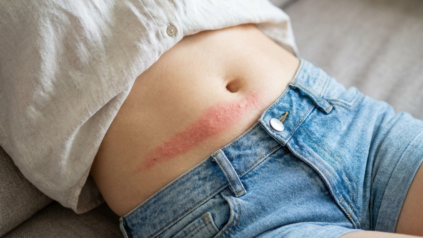 On s'obstine tous à serrer sa ceinture sur une peau moite en plein été, alors que c'est ce que la boucle libère qui marque...
