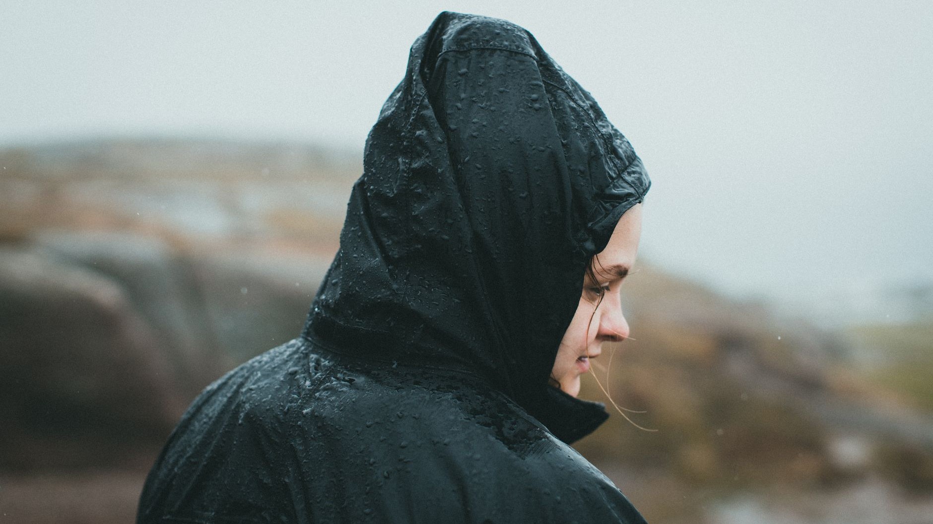 « Je pensais que la membrane était morte » : pourquoi votre veste de pluie colle au dos alors qu'elle ne laisse pas passer...